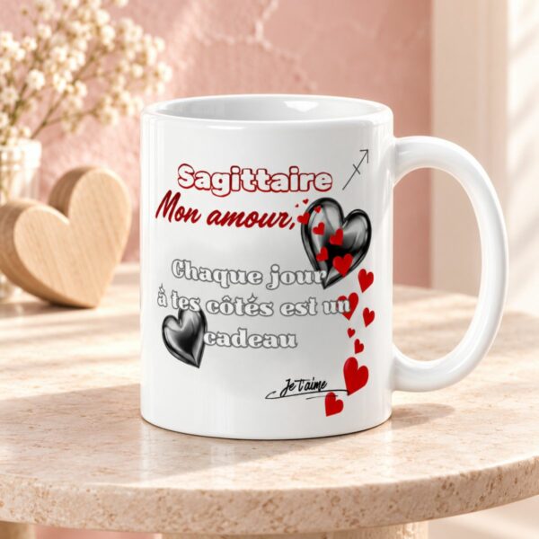 Cadeau Saint-Valentin original : Mug « Chaque jour à tes côtés est un cadeau » – Signe Sagittaire