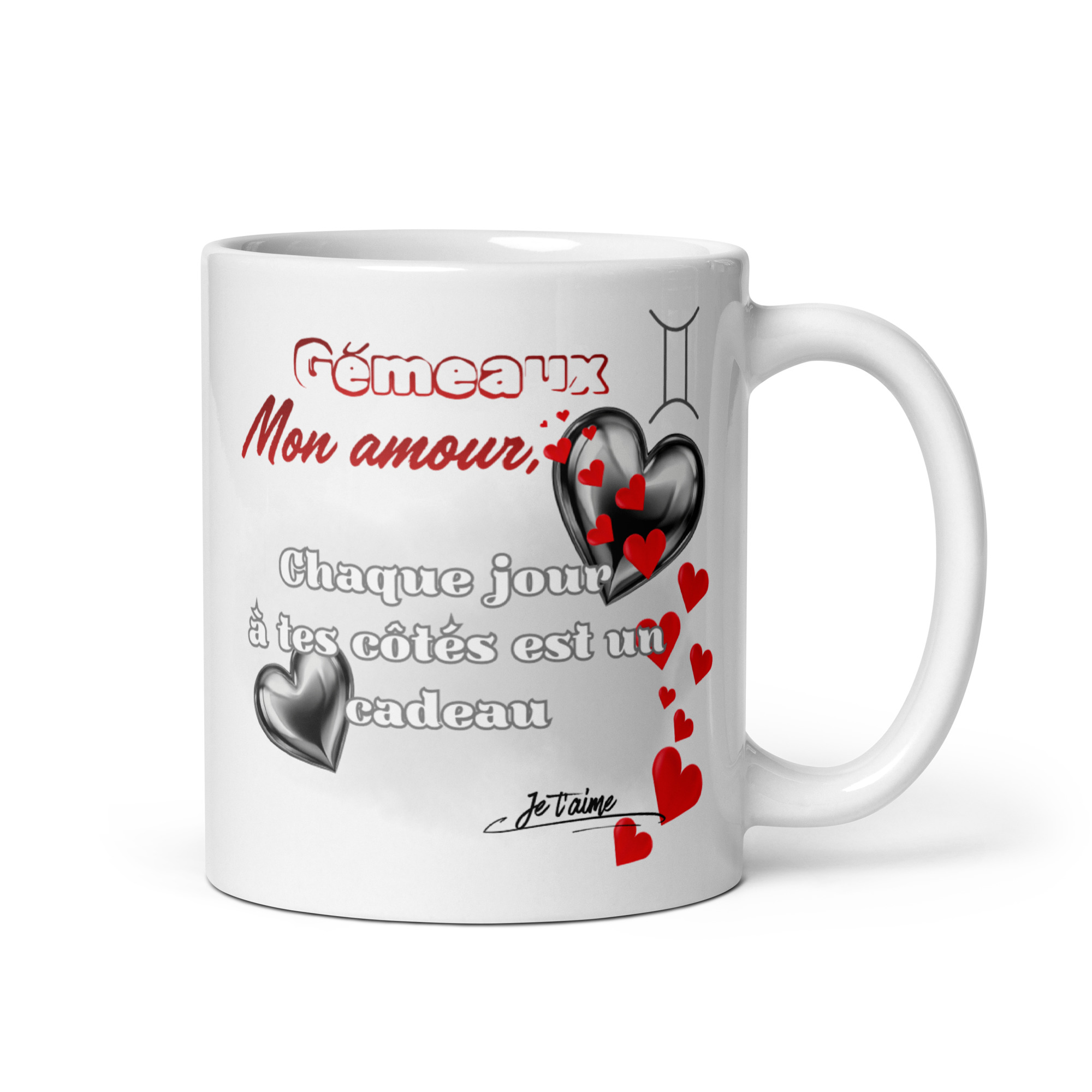 Mug blanc brillant sur fond blanc, parfait comme cadeau couple romantique ou cadeau St Valentin. Le design affiche le message "gemeaux Mon amour, Chaque jour à tes côtés est un cadeau" avec des illustrations de cœurs stylisés rouges et noirs.