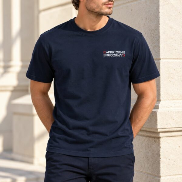 T-shirt Capricorne – Le signe astrologique revisité en Effet Miroir Blanc & Rouge
