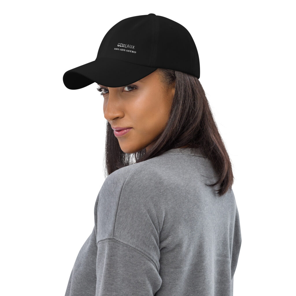 Pourquoi Whizaloo a choisi le minimalisme plutôt que le folklore classic dad hat black left side 698242152a484