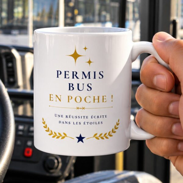 Cadeau permis bus en poche ! – Mug « Une réussite écrite dans les étoiles »