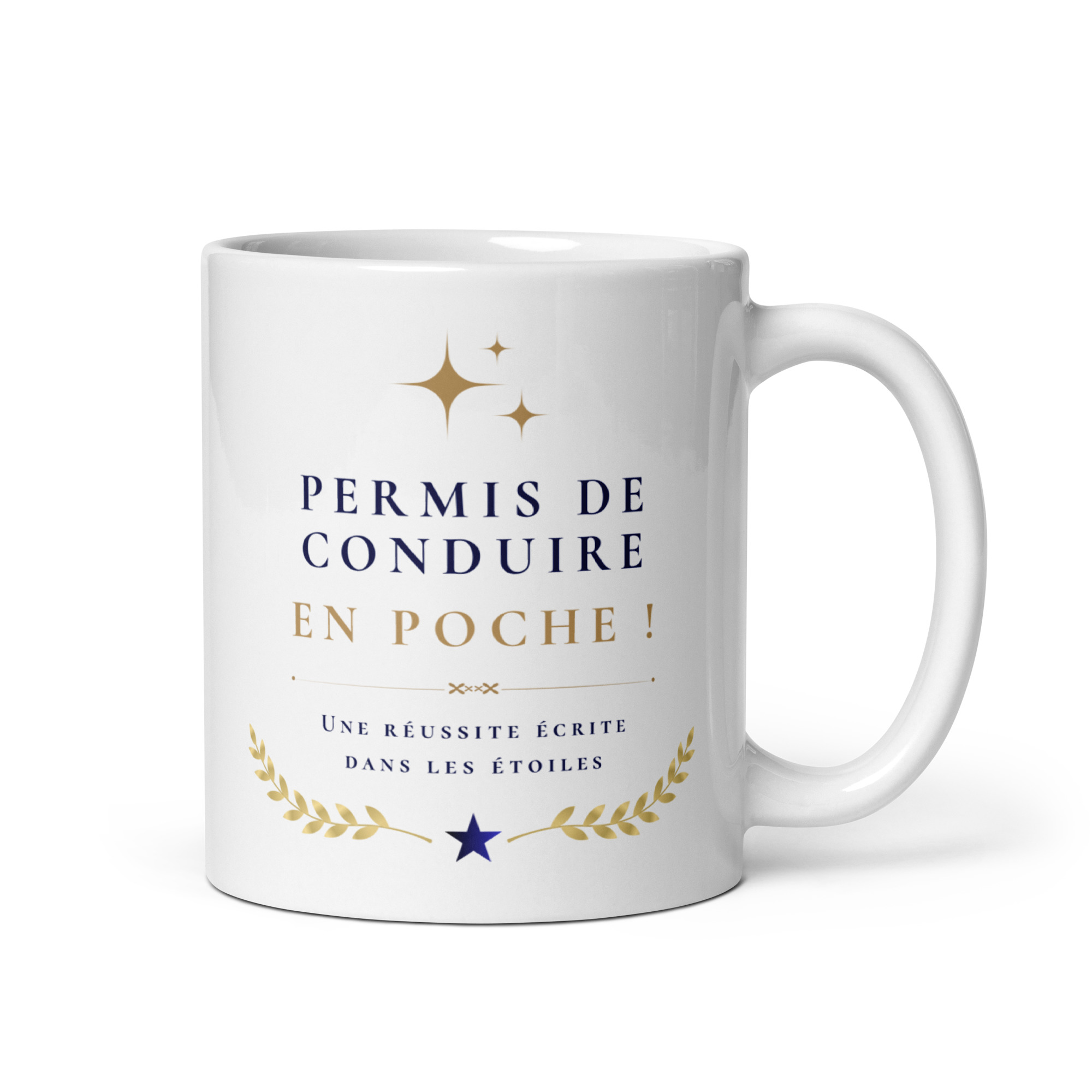 Cadeau permis de conduire en poche ! – Mug "Une réussite écrite dans les étoiles" Mug blanc en céramique Permis de conduire en poche ! avec lauriers et étoiles dorés marque whizaloo