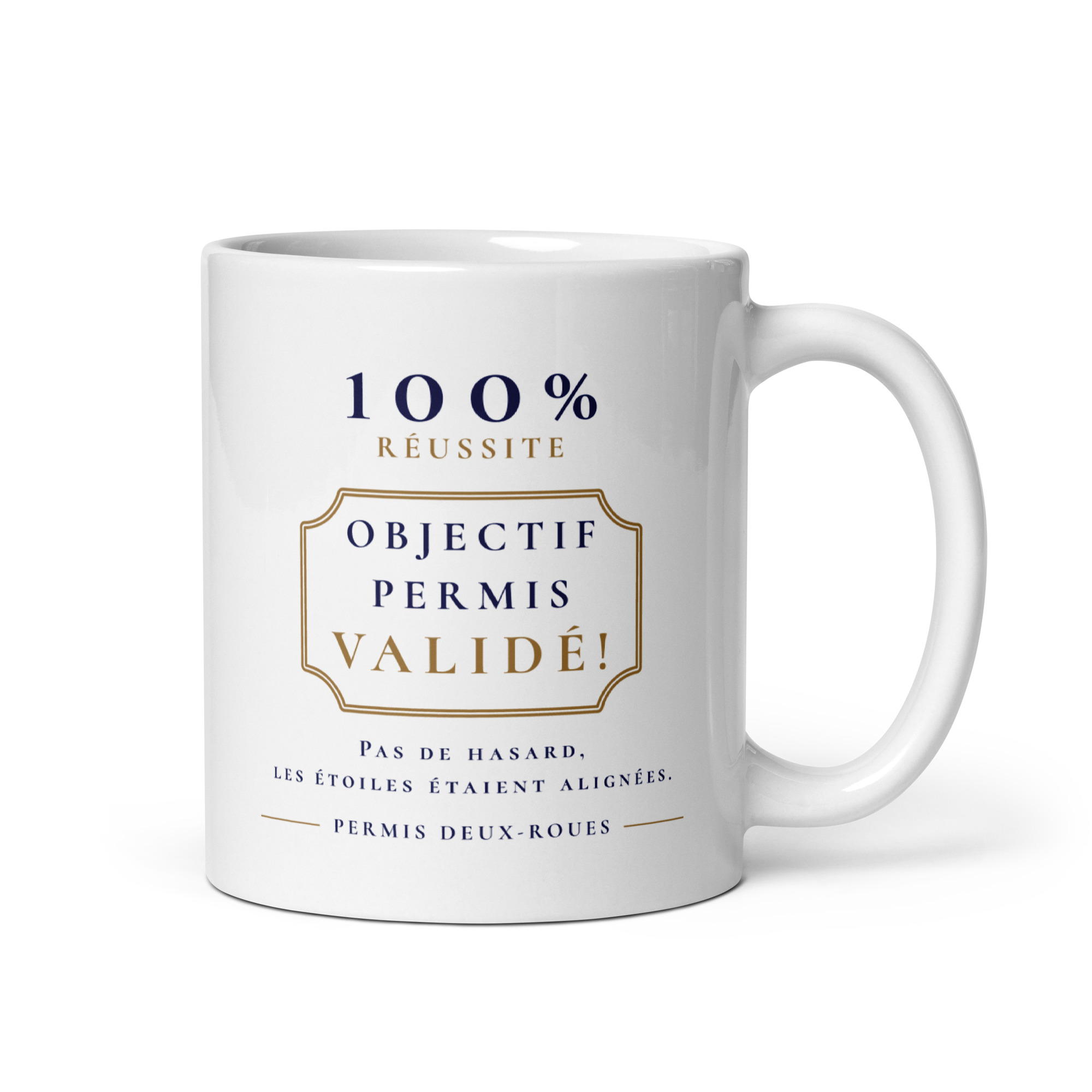 Cadeau personnalisé permis 125, scooter & moto : Mug "Objectif permis validé !" Mug Whizaloo blanc « Objectif Permis Validé ! » avec inscription « 100 % Réussite » et mention « Permis deux-roues», design bleu marine et doré.
